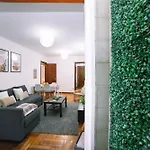 Apartman Centrico Y Comodo En Zona Vialia By *